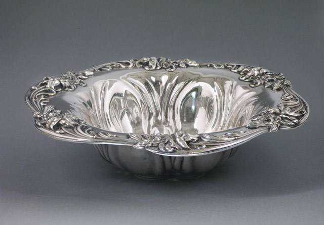 Appraisal: AMERICAN STERLING SILVER BOWL marked with the Meriden Brittania Co