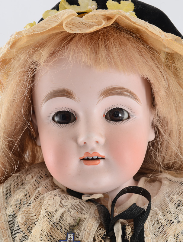 Appraisal: KESTNER BISQUE SHOULDER HEAD DOLL Her neck is marked DEP