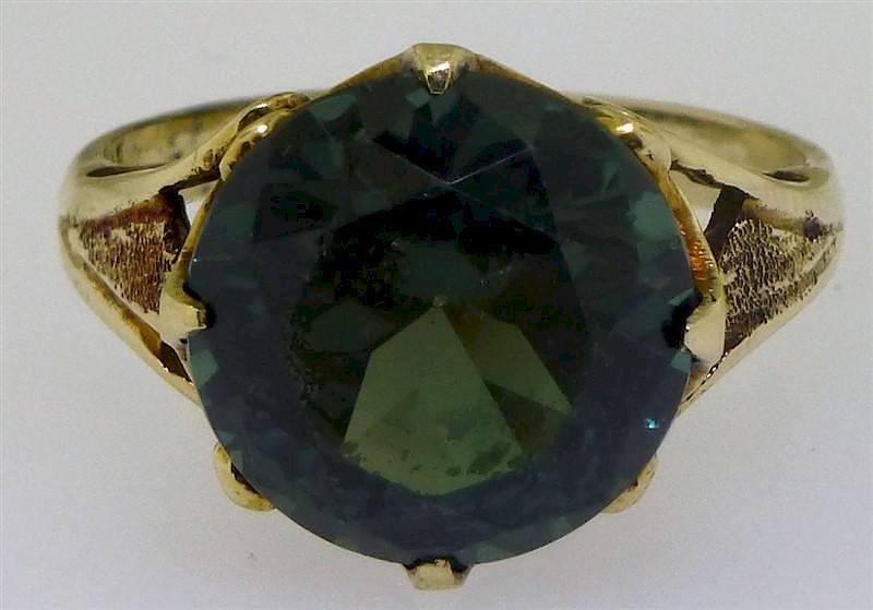 Appraisal: KT GOLD GREEN SYNTHETIC SPINEL FASHION RING SZ This large