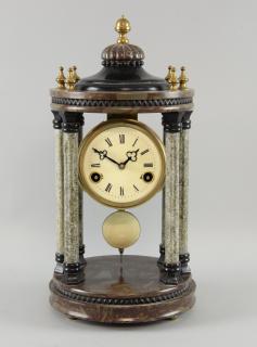 Appraisal: th century marble mantel clock twin train movement striking on