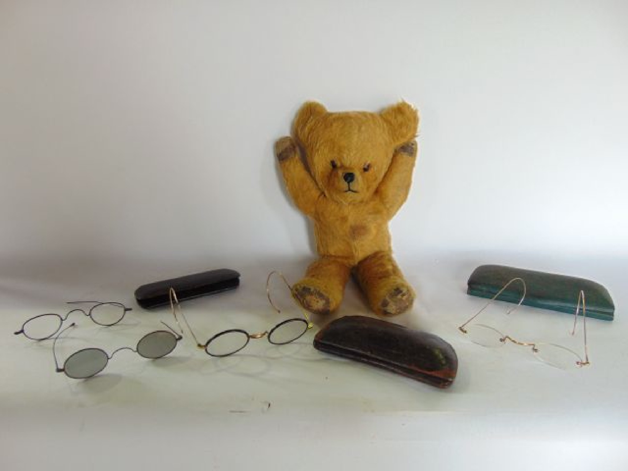 Appraisal: A vintage teddy bear straw filled and four pairs of