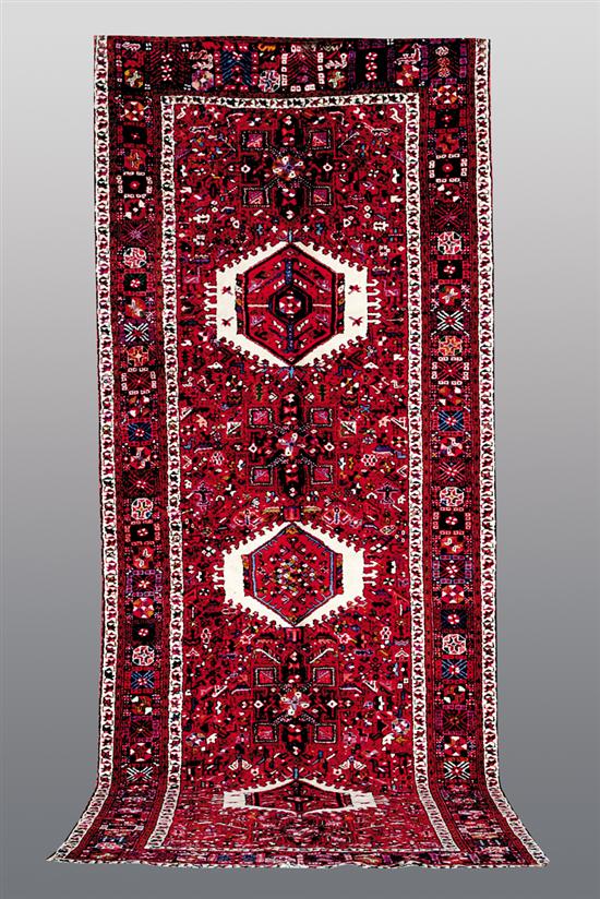 Appraisal: Persian Heriz carpet ' x '