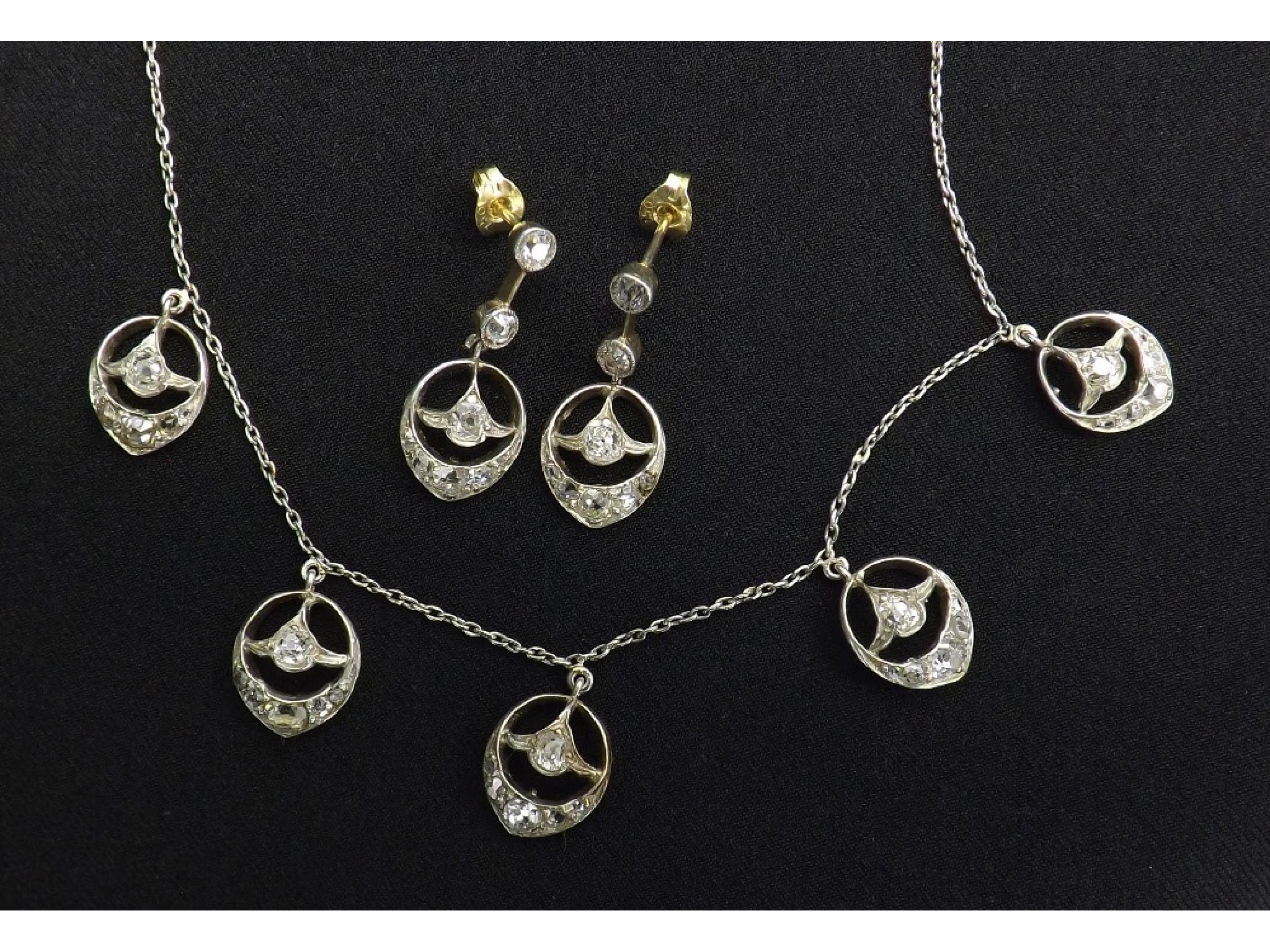 Appraisal: Attractive diamond necklet and matching earrings the necklet with five