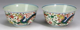 Appraisal: Chinese wucai dragon cups w Pair of Chinese wucai cups