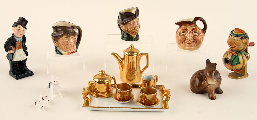 Appraisal: COLLECTION OF EIGHT SMALL COLLECTIBLE ITEMS A collection of eight