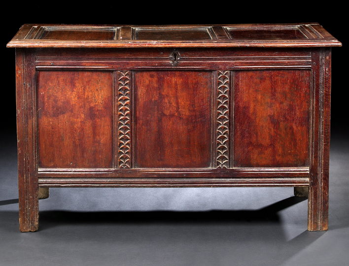 Appraisal: English Oak Coffer early th century the rectangular top inset