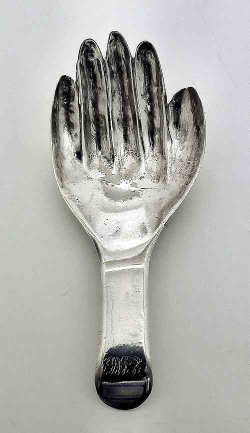 Appraisal: A George III silver ''Right Hand'' caddy spoon ins overall