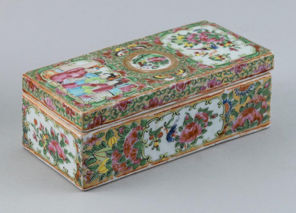 Appraisal: CHINESE EXPORT ROSE MEDALLION PORCELAIN RAZOR BOX MID- TH CENTURY