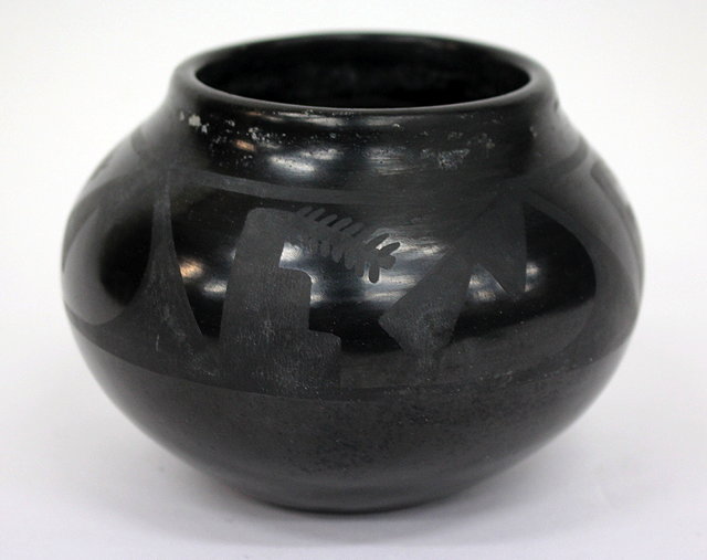 Appraisal: A MARIE AND JULIAN BLACK BASALT GLAZED SQUAT VASE of