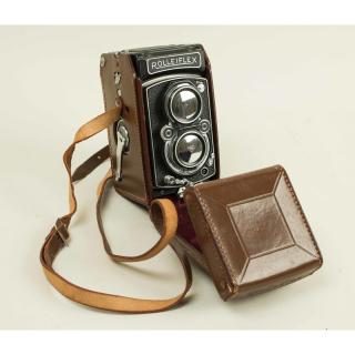 Appraisal: Rolleiflex Camera Rolleiflex camera in leather case Marked DRP DRGM