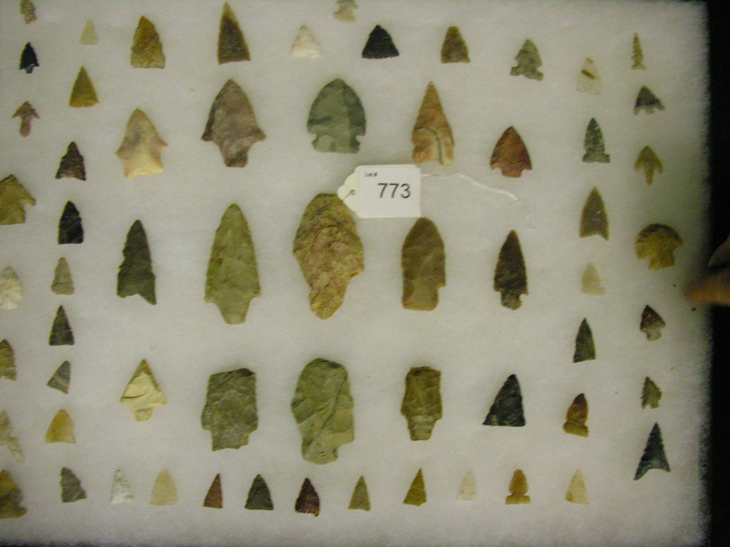 Appraisal: NATIVE AMERICAN ARROWHEADS mixed lot as found in estate points