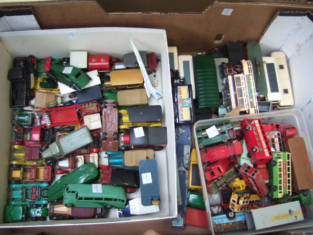 Appraisal: A quantity of die-cast vehicles including Early Dinky saloon car