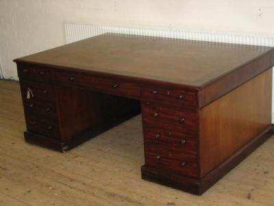 Appraisal: A VICTORIAN MAHOGANY PARTNERS DESK the moulded edged top with