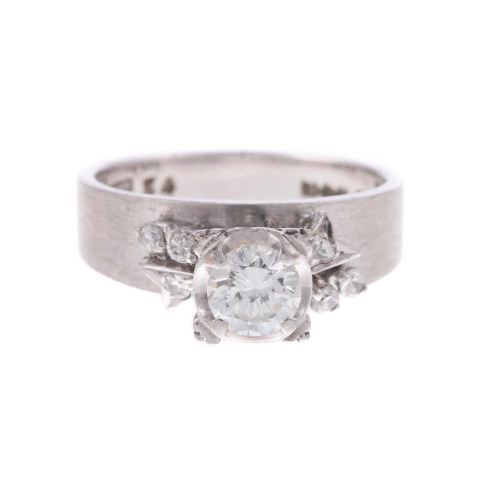 Appraisal: A VINTAGE CT ROUND CUT DIAMOND RING K white gold