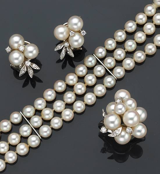 Appraisal: A suite of cultured pearl diamond k and k white