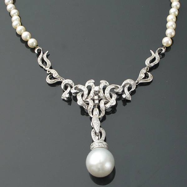 Appraisal: A South Sea cultured pearl diamond and k white gold