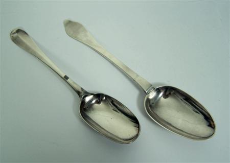 Appraisal: A William III dog-nose spoon Edward Gibson London the elongated