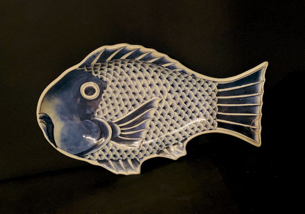 Appraisal: Large Imari Fish Platter Large Imari fish platter from the