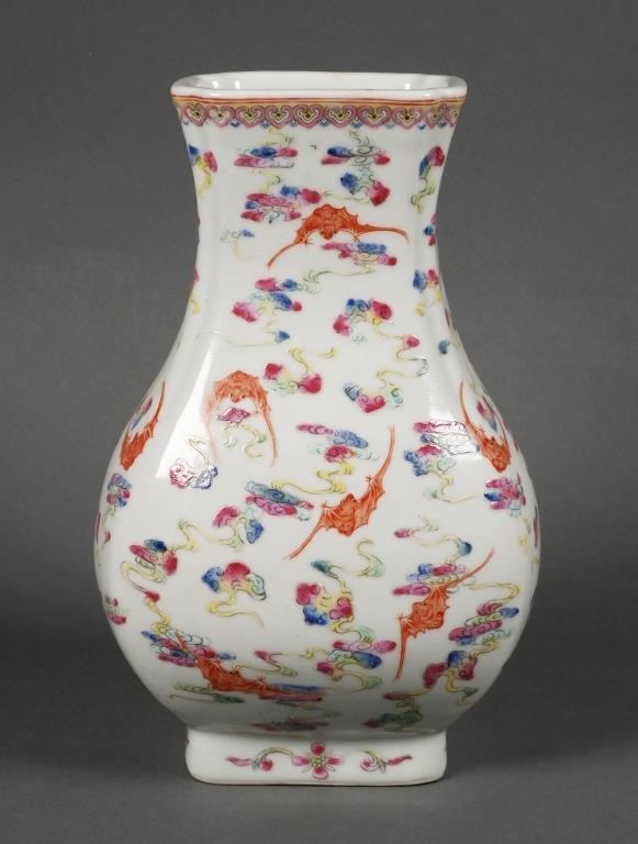 Appraisal: ANTIQUE GUANGXU FAMILLE PORCELAIN BAT VASE - Guangxu bat and