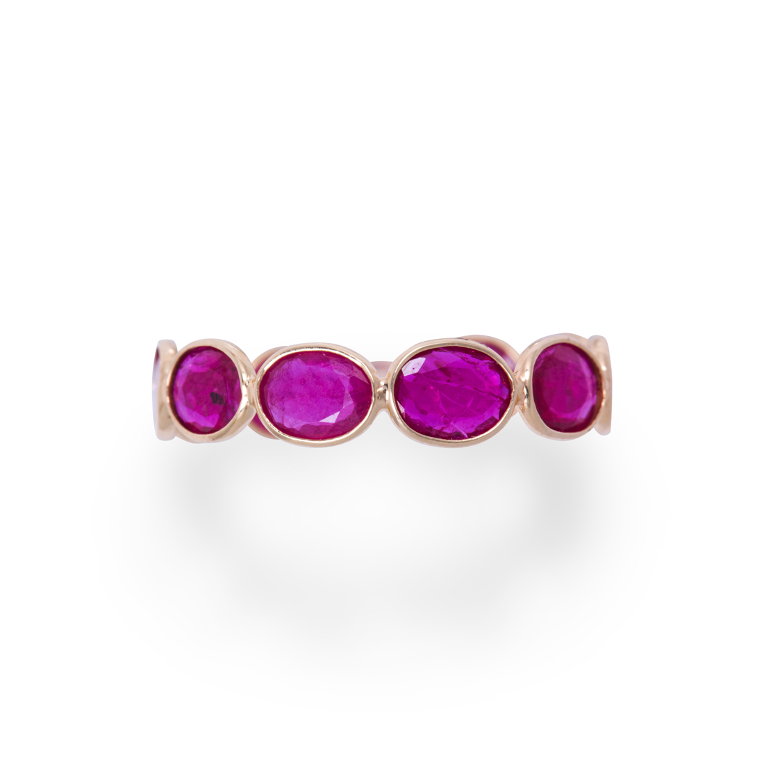 Appraisal: A RUBY AND EIGHTEEN KARAT GOLD RING A ruby and