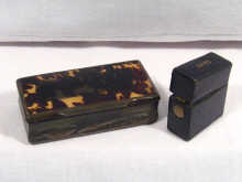 Appraisal: A mixed lot comprising a horn and tortoiseshell snuff box