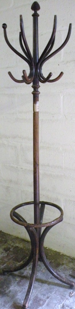 Appraisal: A thC beech bentwood coatstand with upper pegs above a