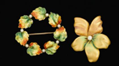 Appraisal: Two gold and enamel flower brooches early th century Wreath