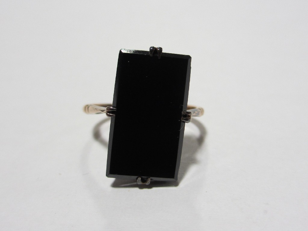 Appraisal: Art Deco ct gold onyx single stone ring