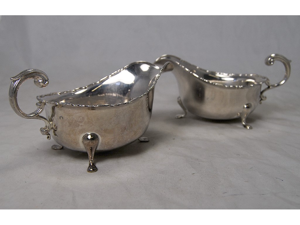 Appraisal: Pair of silver sauce boats on three pad feet with