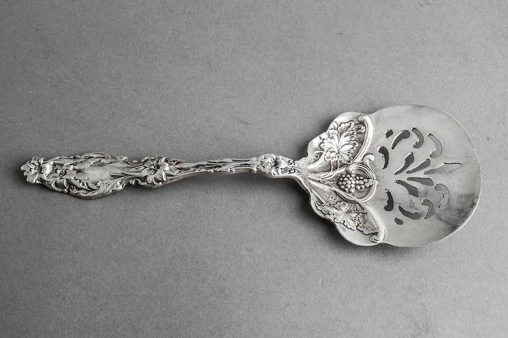 Appraisal: Art Nouveau Silver Pierced Pastry Serving Utensil Art Nouveau sterling