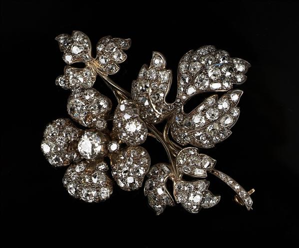 Appraisal: A Victorian diamond tremblent foliate spray brooch crica pave set