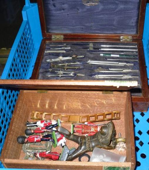 Appraisal: An assortment of various items including Britains soldiers etc and