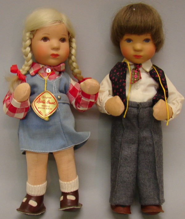 Appraisal: Pair of - Daumlinchen dolls Synthetic heads cloth bodies All