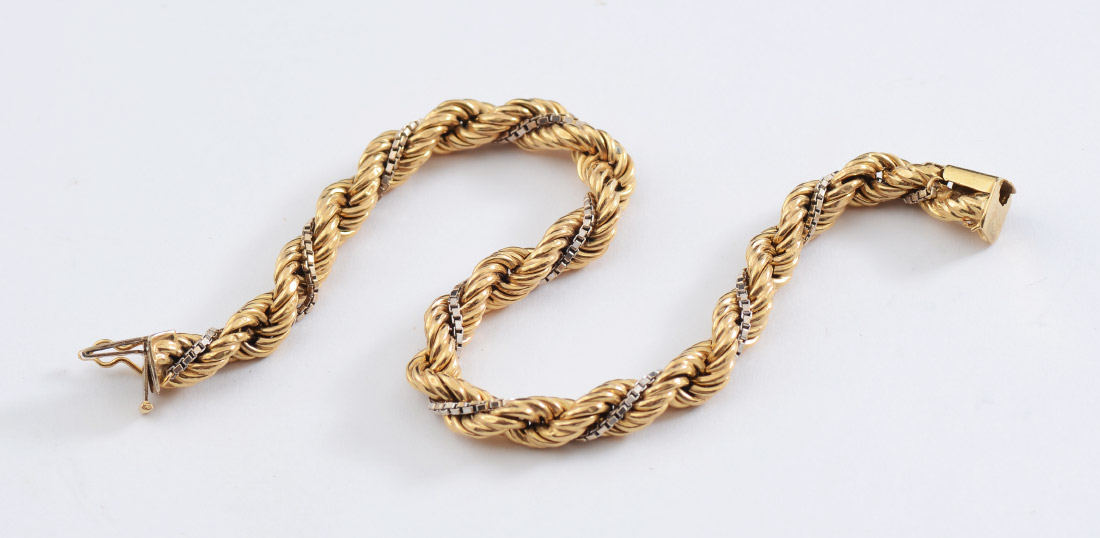 Appraisal: K GOLD TWIST BRACELET Yellow gold chain intertwined with a