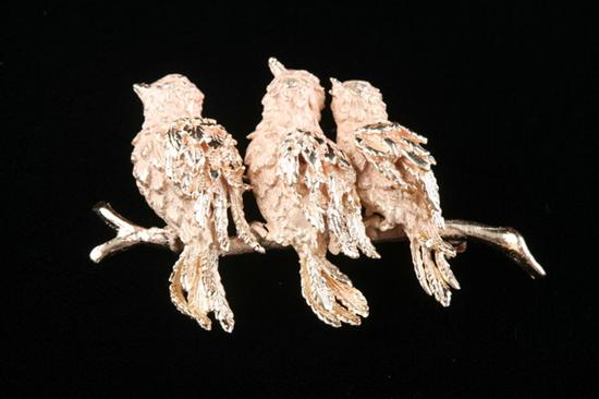 Appraisal: K YELLOW GOLD AND DIAMOND BIRD BROOCH Three textured birds