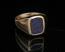 Appraisal: A Gentleman's Gold Sodalite Ring k yellow gold ring set