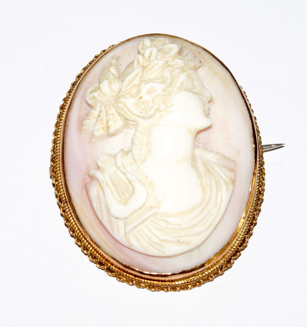 Appraisal: A ct gold mounted oval cameo brooch carved with profile