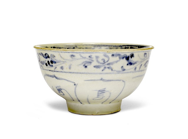 Appraisal: A Vietnamese blue and white porcelain bowl th th CenturyHoi