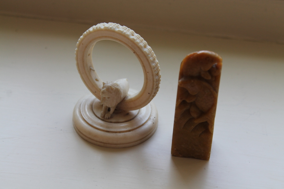 Appraisal: A Chinese soapstone carved seal of intertwined carp and a