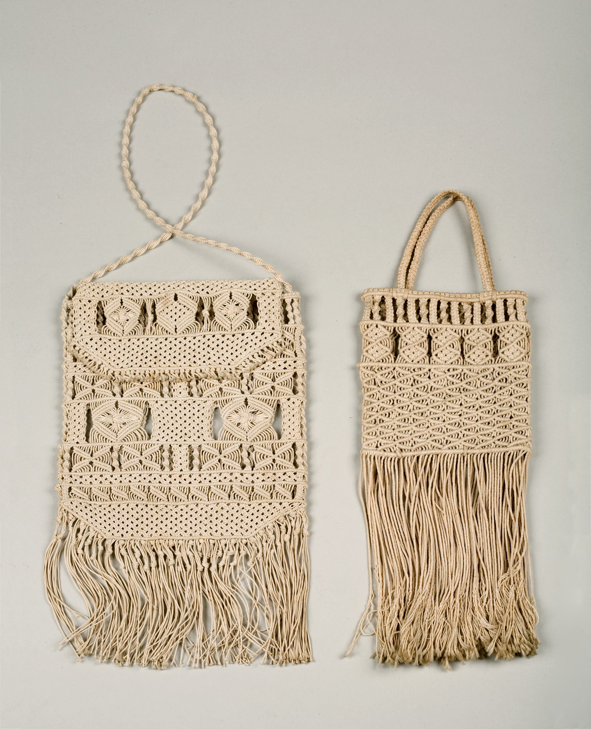 Appraisal: FINELY DETAILED MACRAME LADY'S PURSE The tightly woven body with