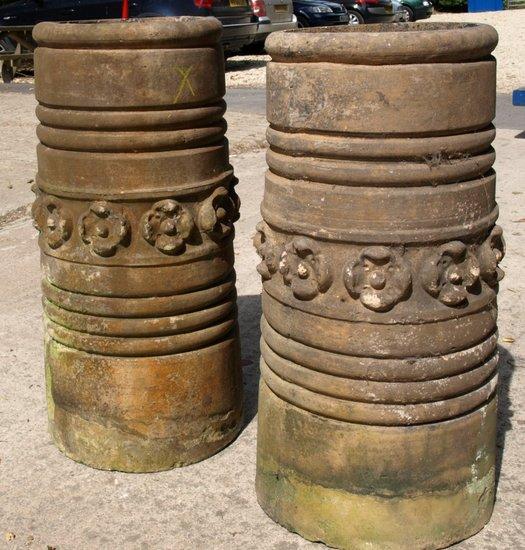 Appraisal: A pair of Edwardian chimney pots each with a band