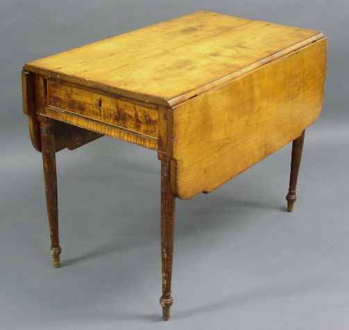 Appraisal: Sheraton maple drop-leaf table c possibly North Carolina h x