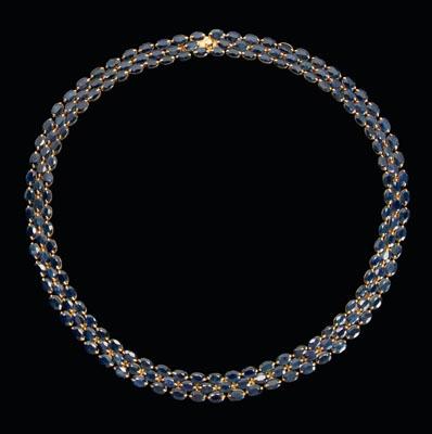 Appraisal: Sapphire necklace set with oval shaped faceted blue sapphires total