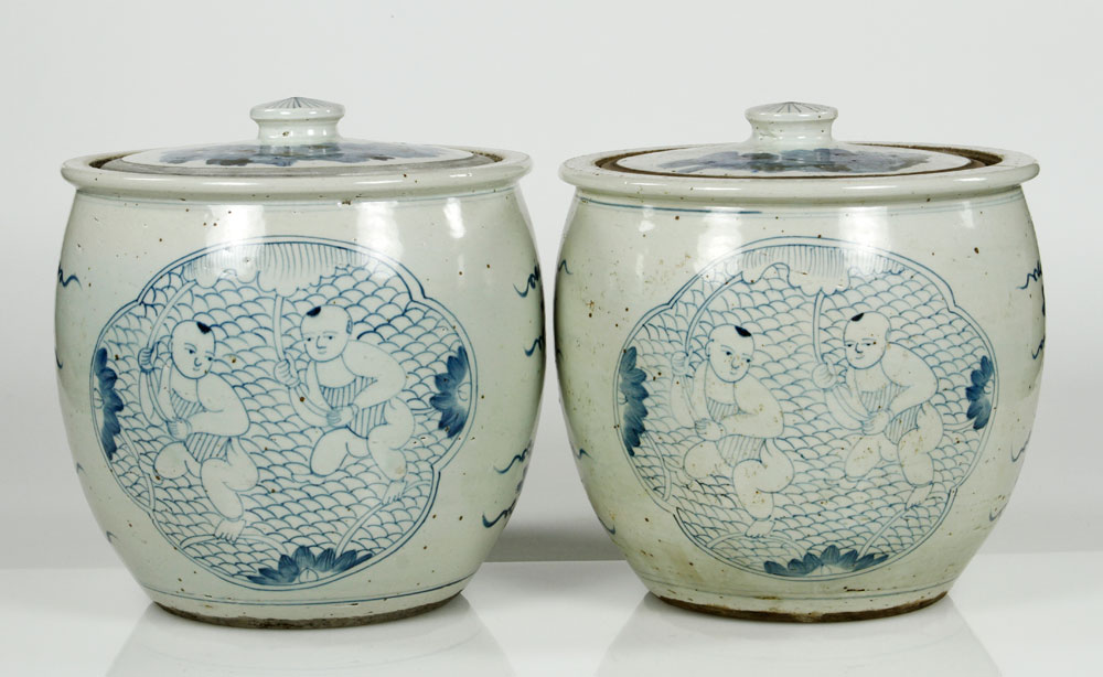 Appraisal: - Early th C Chinese Blue and White Container Early