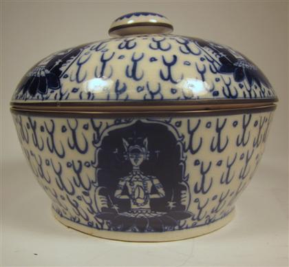 Appraisal: Chinese blue and white porcelain covered bowlfor The thai market