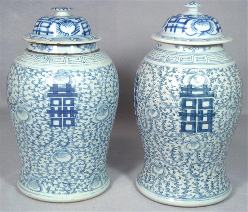 Appraisal: th c pair of Chinese blue and white covered jars