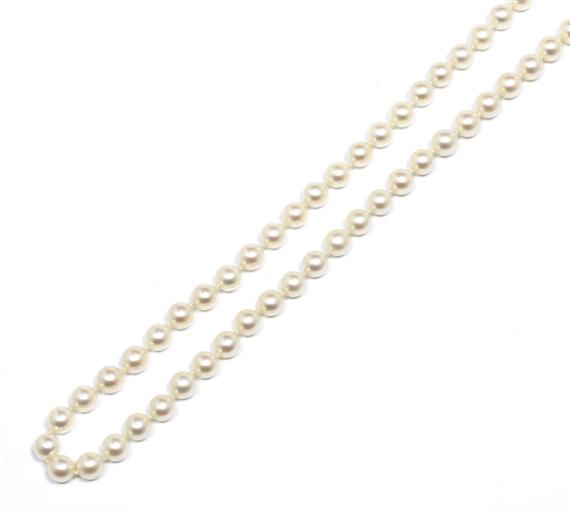 Appraisal: A PEARL SAUTOIR Very long sautoir of Akoya cultured pearls