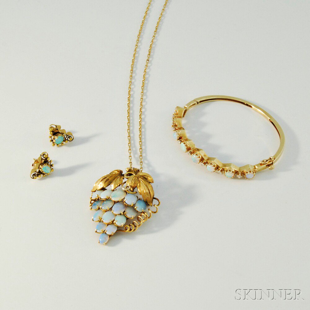 Appraisal: kt Gold and Opal Suite including a pendant in the