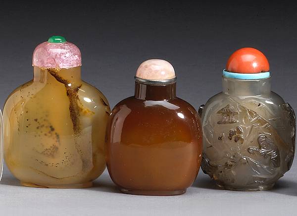 Appraisal: Three agate snuff bottles All well-hollowed the first of a