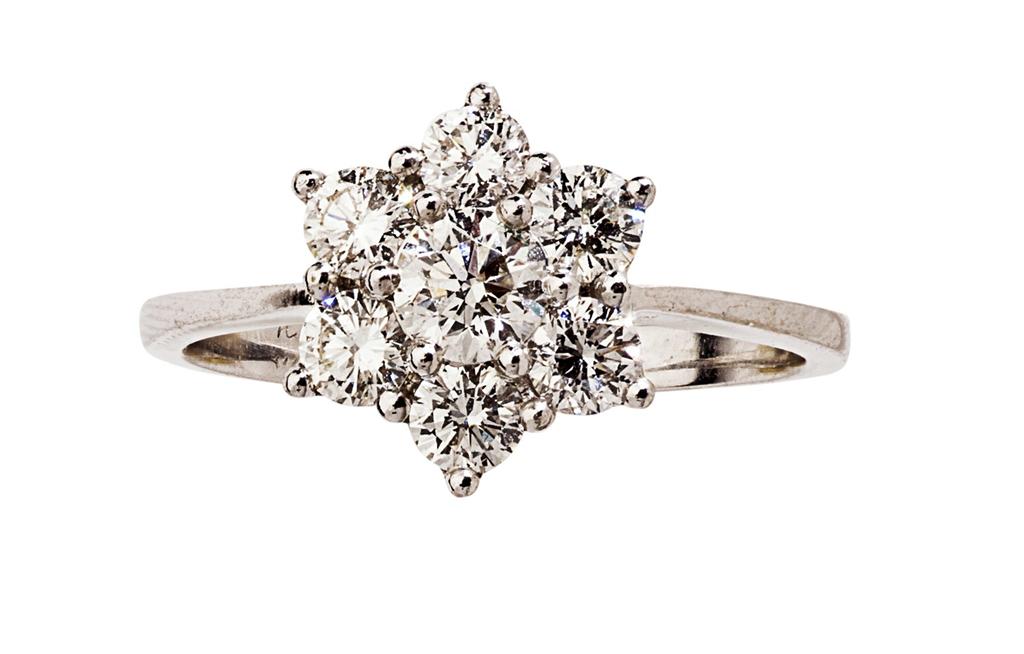 Appraisal: A diamond set cluster ring claw set in ct white